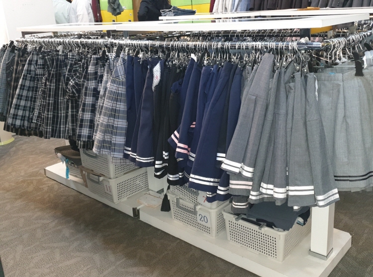 ロッテリア制服の値段と価格推移は？｜1件の売買データから