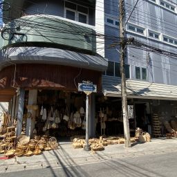 리행 퍼니처 싸카썽 1호점