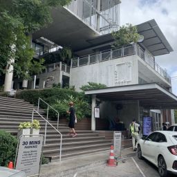 더 커먼스 통로 점