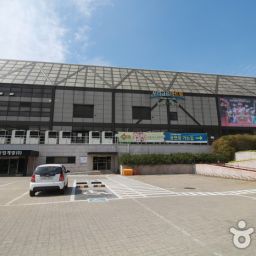 ウリ金融アートホール