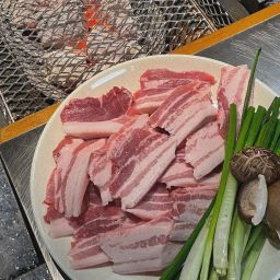 山清炭火花园餐馆 乙支路店 Thumbnail