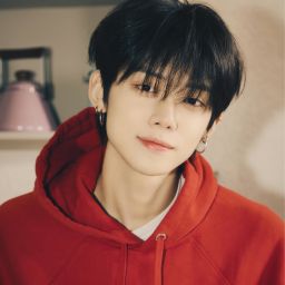 TXT ヨンジュン フォトカ&センイルステッカー セット - メルカリ