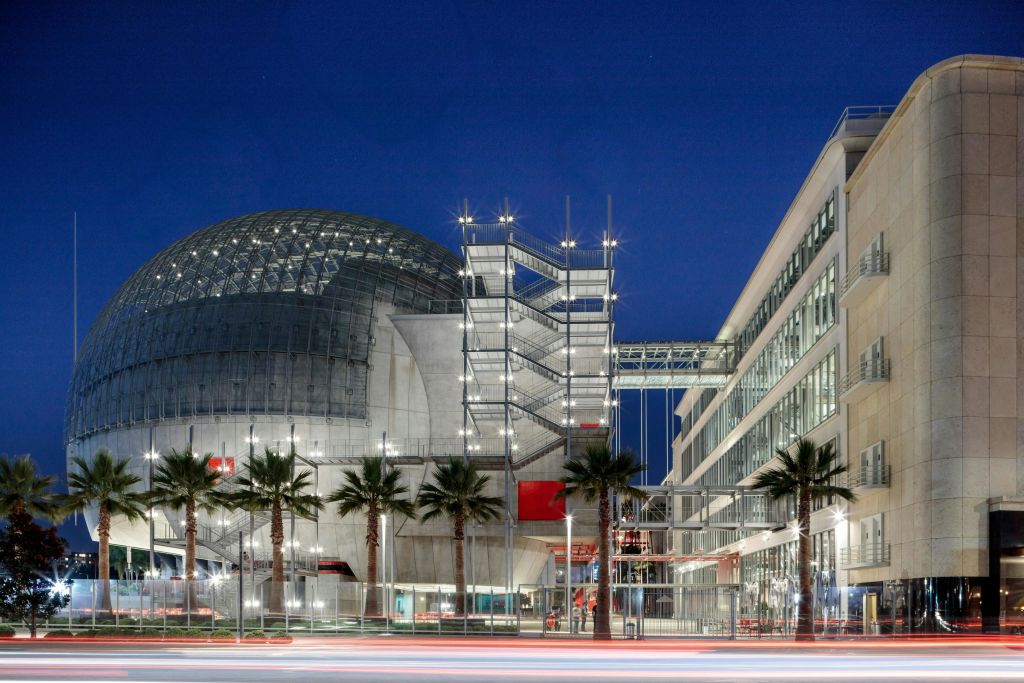 돌비 테라스 외곽, 데이비드 게펜 극장