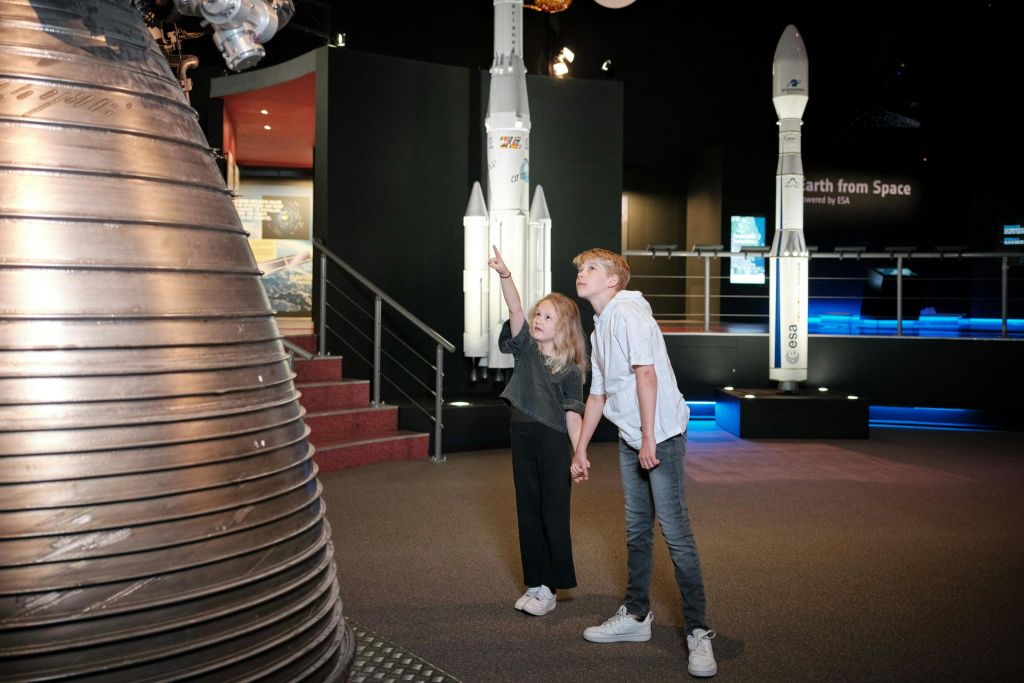 어린이를 위한 Space Expo는 대화형 보물찾기 게임을 제공합니다.