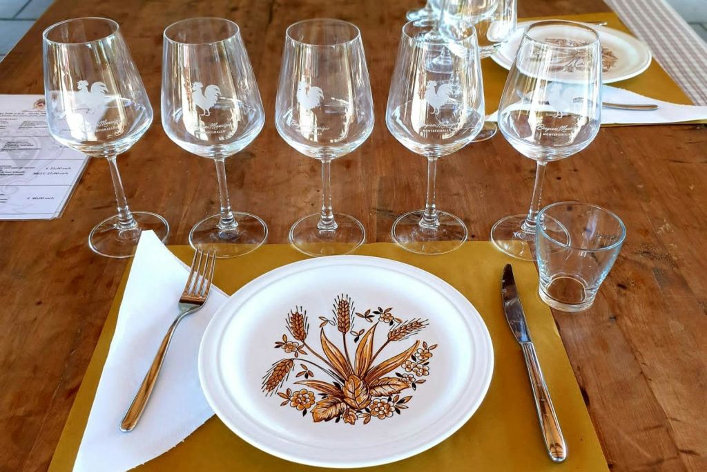 와인 시음을 위한 테이블 세트.