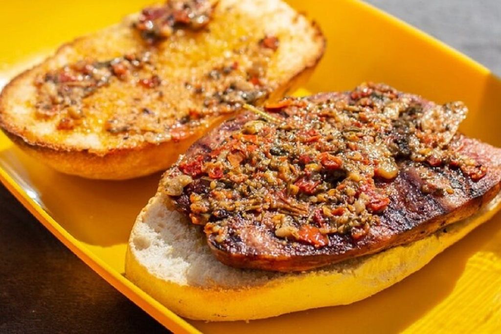 전통 음식 즐기기