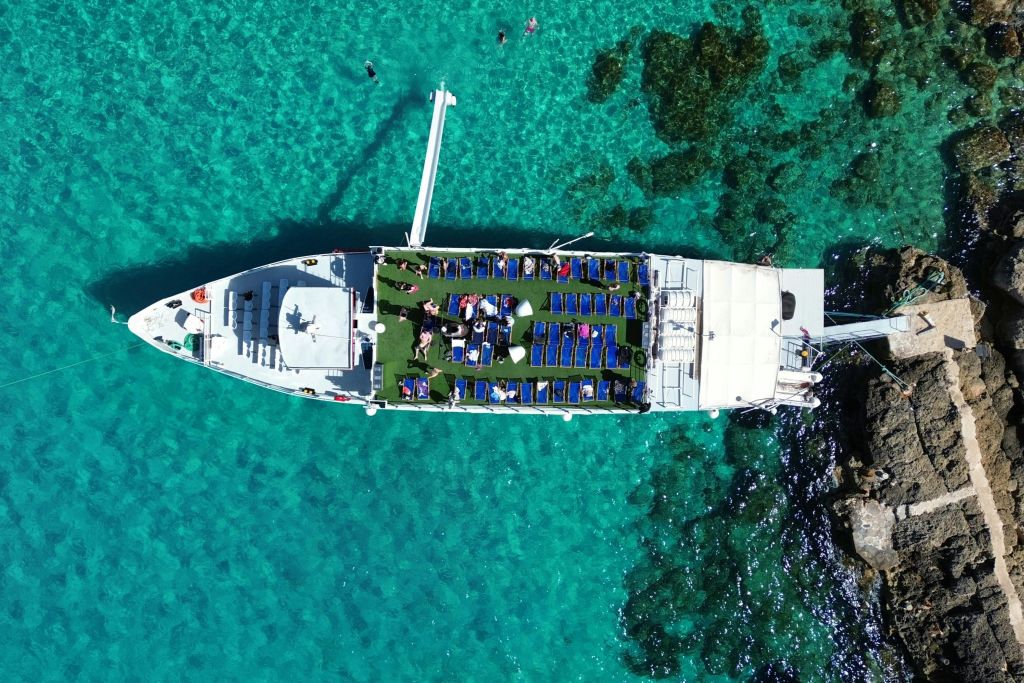 블루라군에서 즐기는 보트 투어