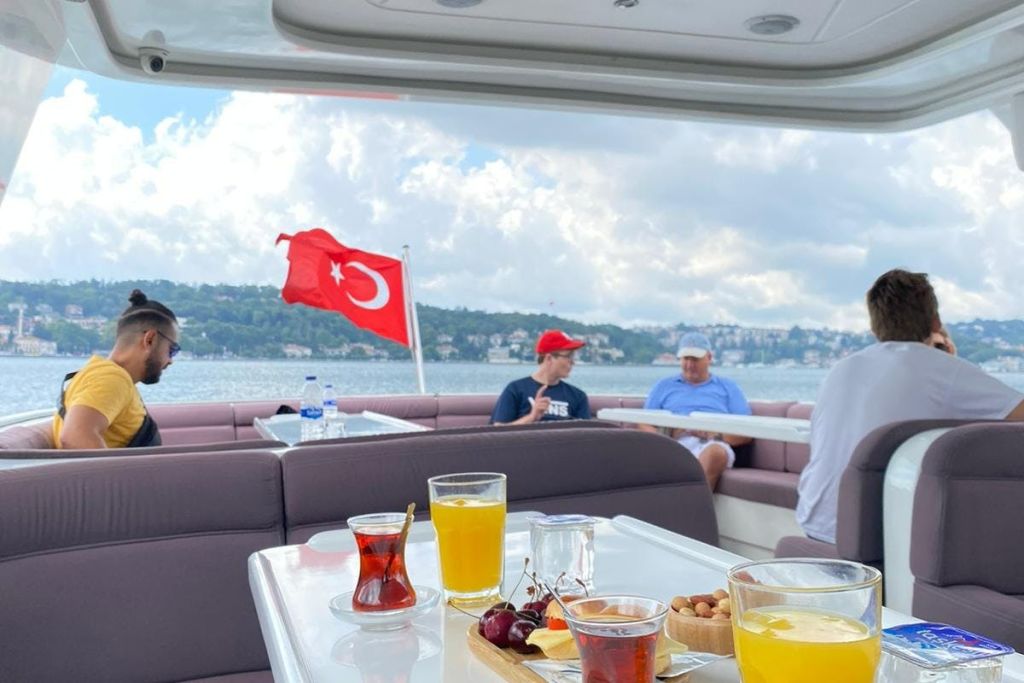 럭셔리 요트를 타고 즐기는 보스포루스 관광 크루즈