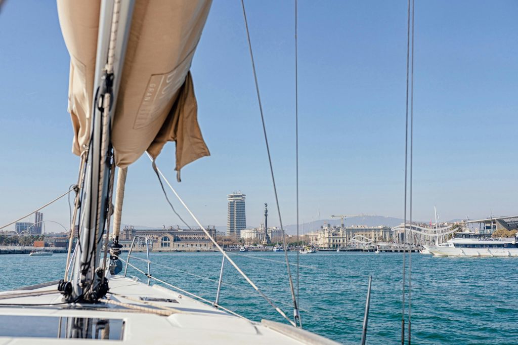 바르셀로나의 유서 깊은 바닷가에서 최고의 전망 감상하기