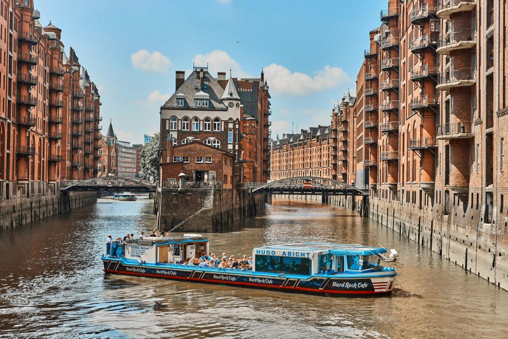 바지선으로 즐기는 1시간 항구 투어