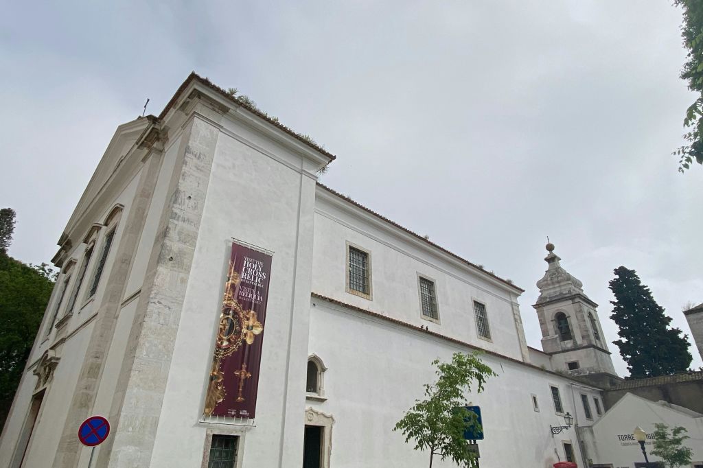 산타크루즈두카스텔루성당정면