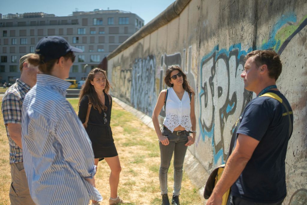 베를린 장벽에서 즐기는 베를린 냉전 단체 투어