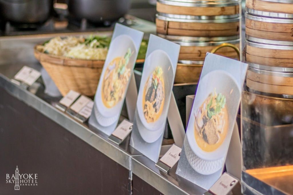 구름 위 키친에서 점심 식사 76층 (해산물 및 인터내셔널 뷔페)