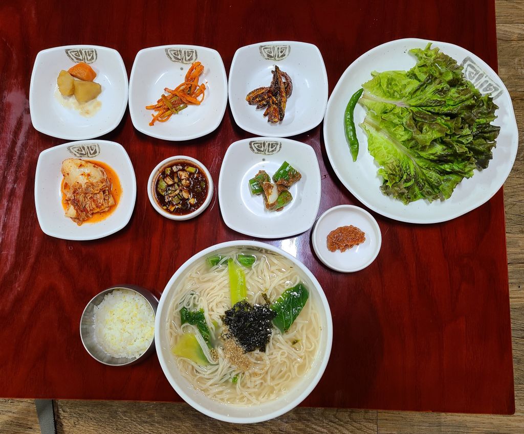 골목 안 손국수