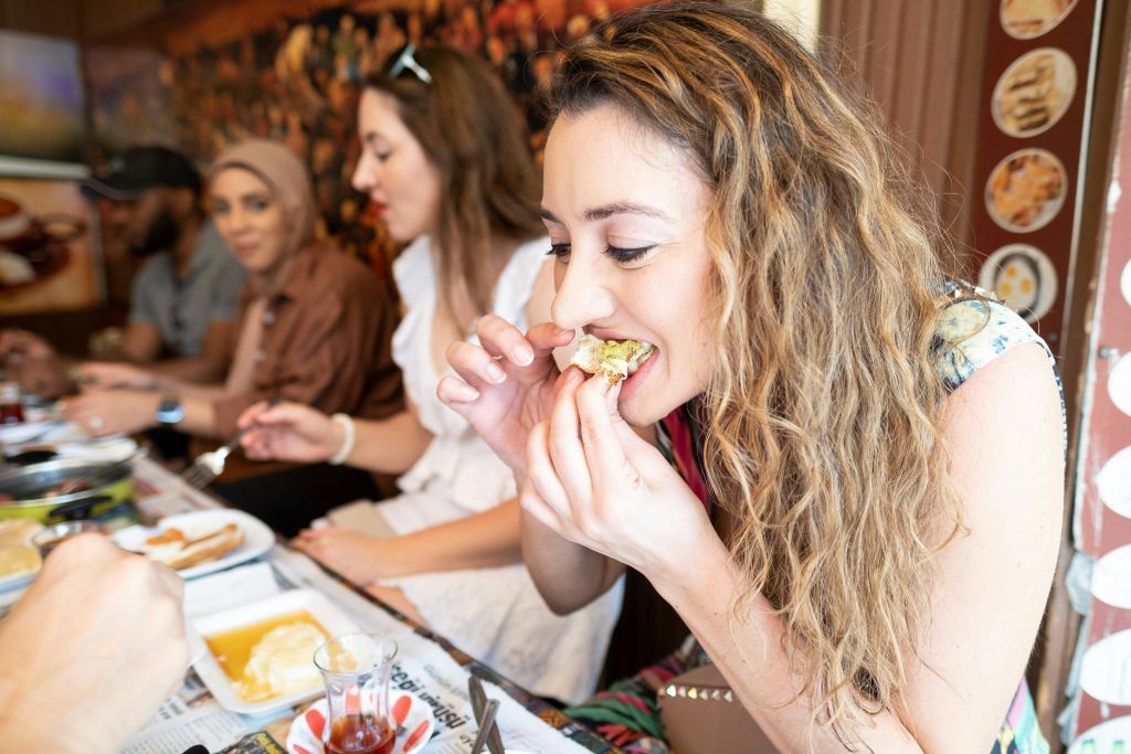 투어 중 음식 맛보기