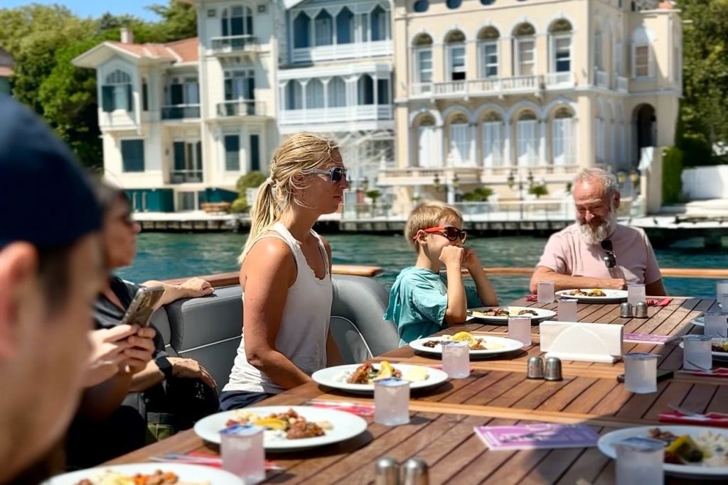 보스포루스와 흑해 크루즈 (점심 포함)