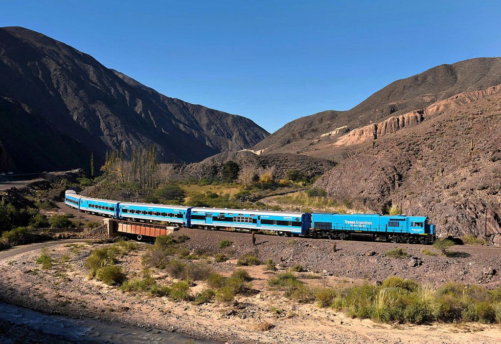 구름 속으로 떠나는 기차 여행