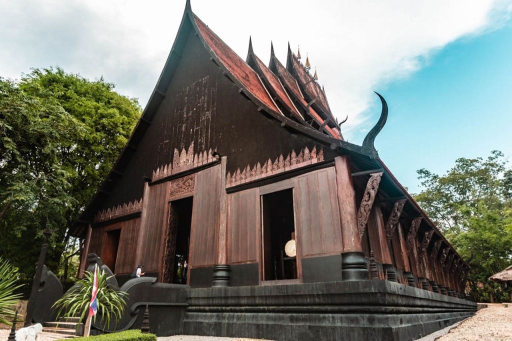 블랙 하우스 또는 반 댐.