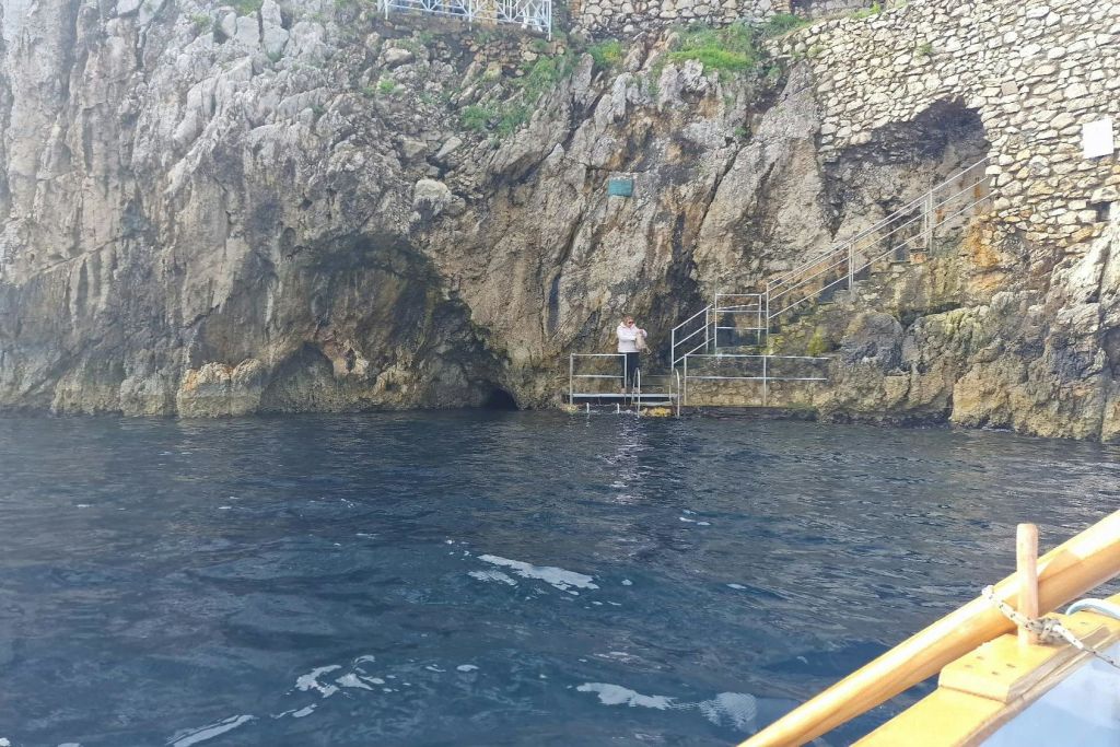 블루 그로토 입구