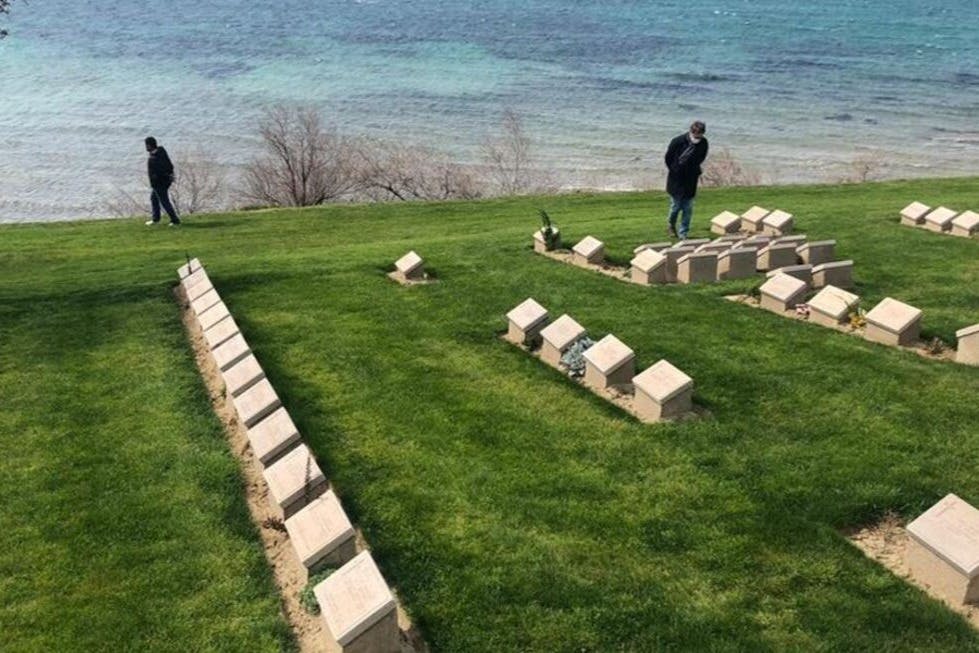 아리부르누 묘지