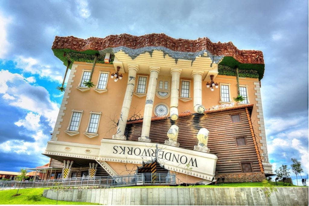 The Stipe에서 본 WonderWorks Branson.