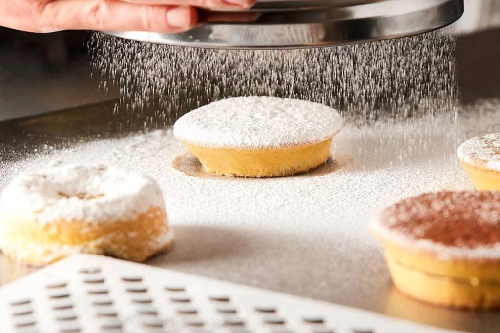 "Panarelline" 이라는 용어는 이탈리아 비스킷 또는 쿠키의 일종이기 때문에 영어로 직접 번역되지 않습니다.