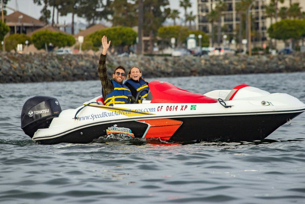 스피드보트 투어에는 모두 미소가 가득합니다!