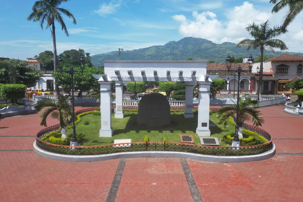 산티아고 툭스틀라의 올멕 헤드