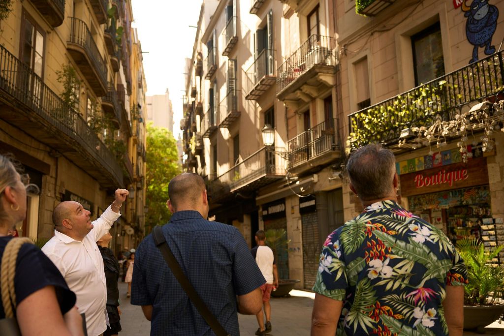 바르셀로나 구시가지에서 현지 전문가 가이드와 함께 엘보른의 유서 깊은 거리를 둘러보세요.