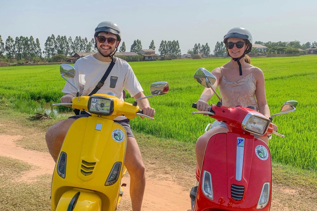 제출된 쌀에서 즐기는 베스파 어드벤처