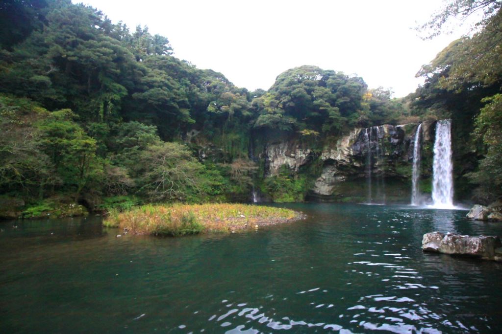 Cheonjiyeon Falls Thumbnail 4