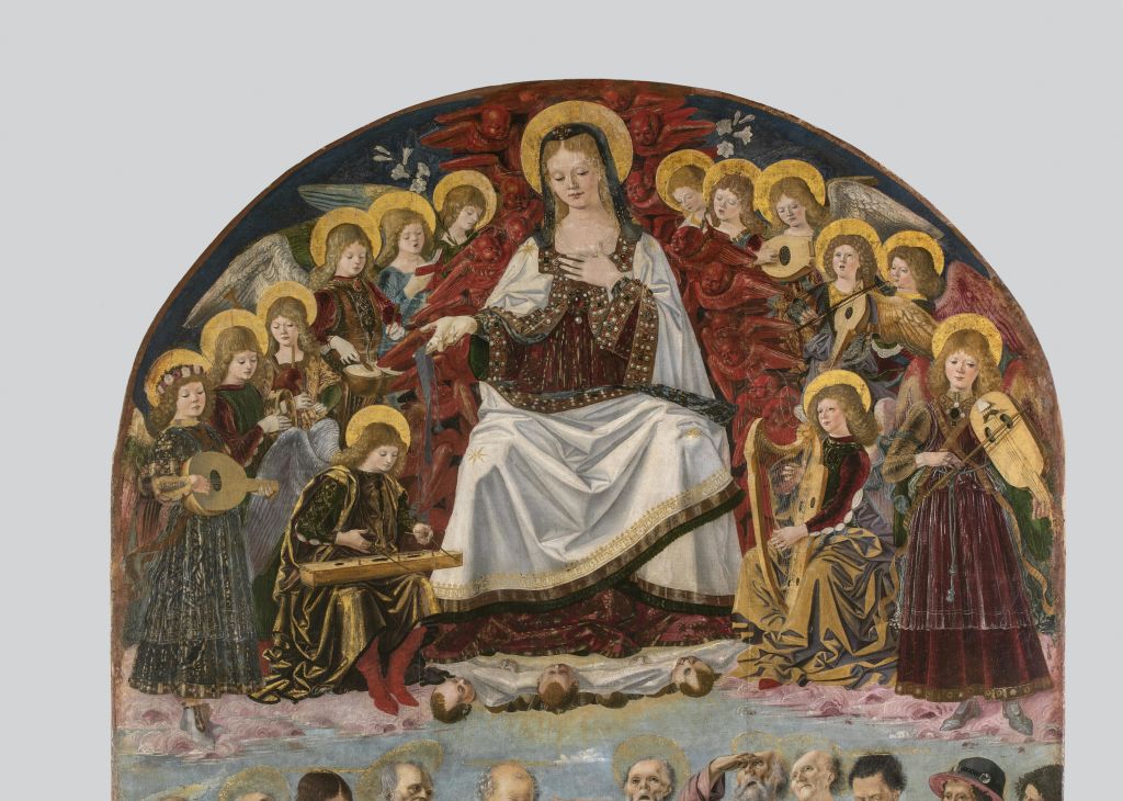 황금빛 후광을 띤 천사들로 둘러싸인 흰 가운을 입은 중심 인물로, 악기를 연주하는 사람도 있습니다.