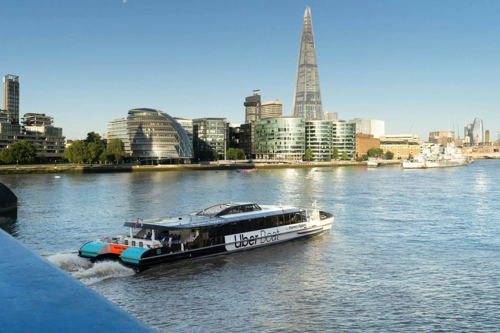 템스 클리퍼스와 더 샤드의 Uber Boat