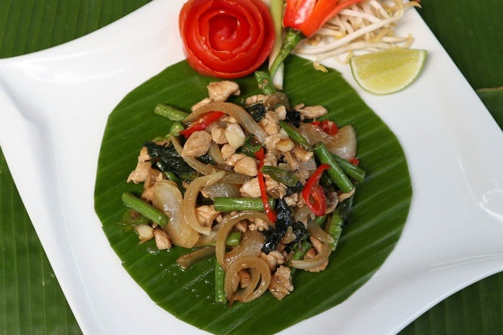 캐슈넛을 곁들인 닭볶음탕