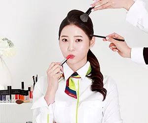 네일아트와 페이스 페인팅을 해주는 '아르美'