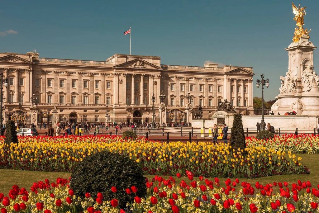 대낮에 즐기는 버킹엄 궁전 외관