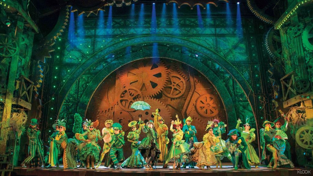 수상 경력에 빛나는 뮤지컬 "Wicked!"를 관람할 수 있는 일생일대의 기회입니다.