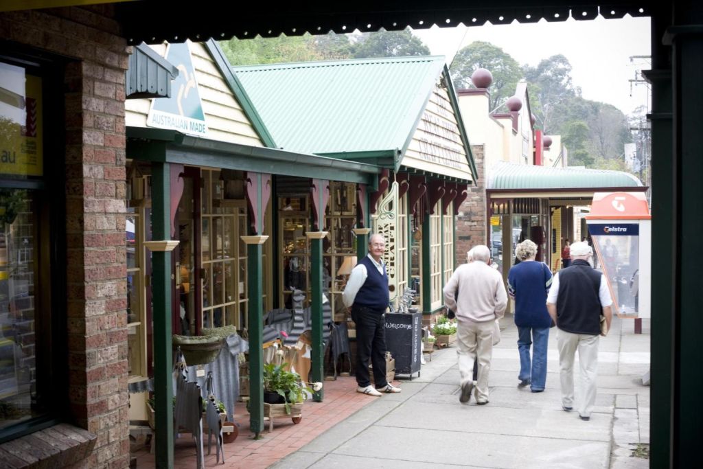 Olinda - Pass through quaint villages noted for their restaurants, craft shops and beautiful gardens