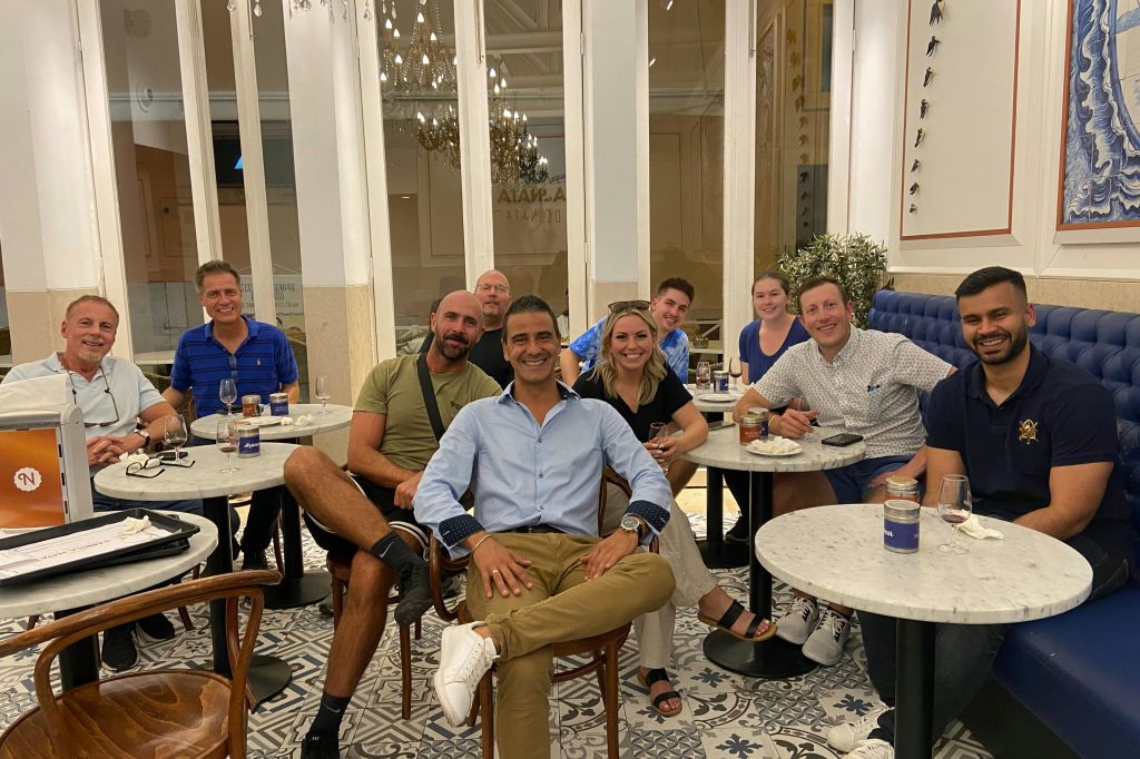 새로운 사람들을 만나세요