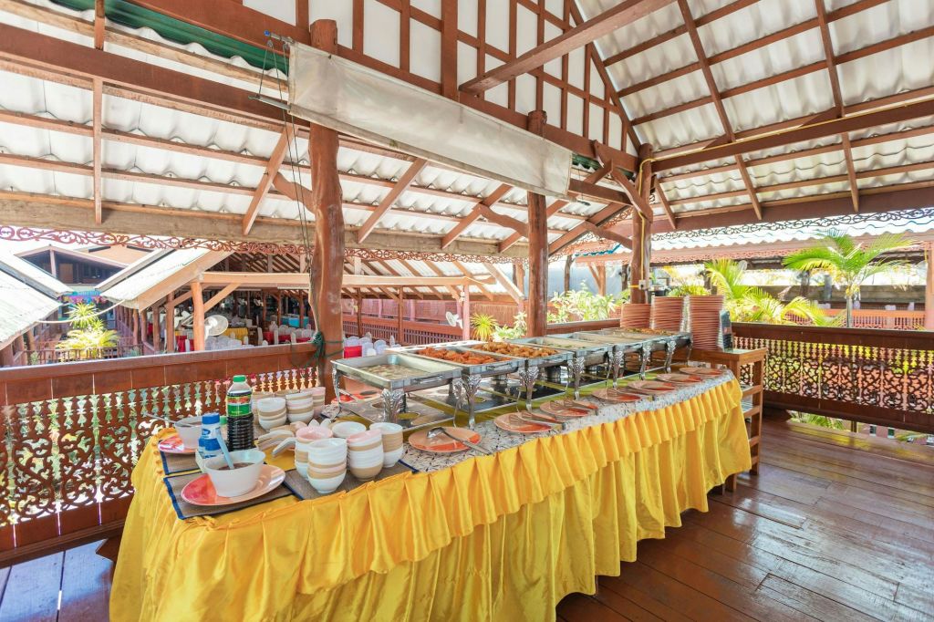 코파니 (Koh Panyi) 에서 즐기는 점심 뷔페