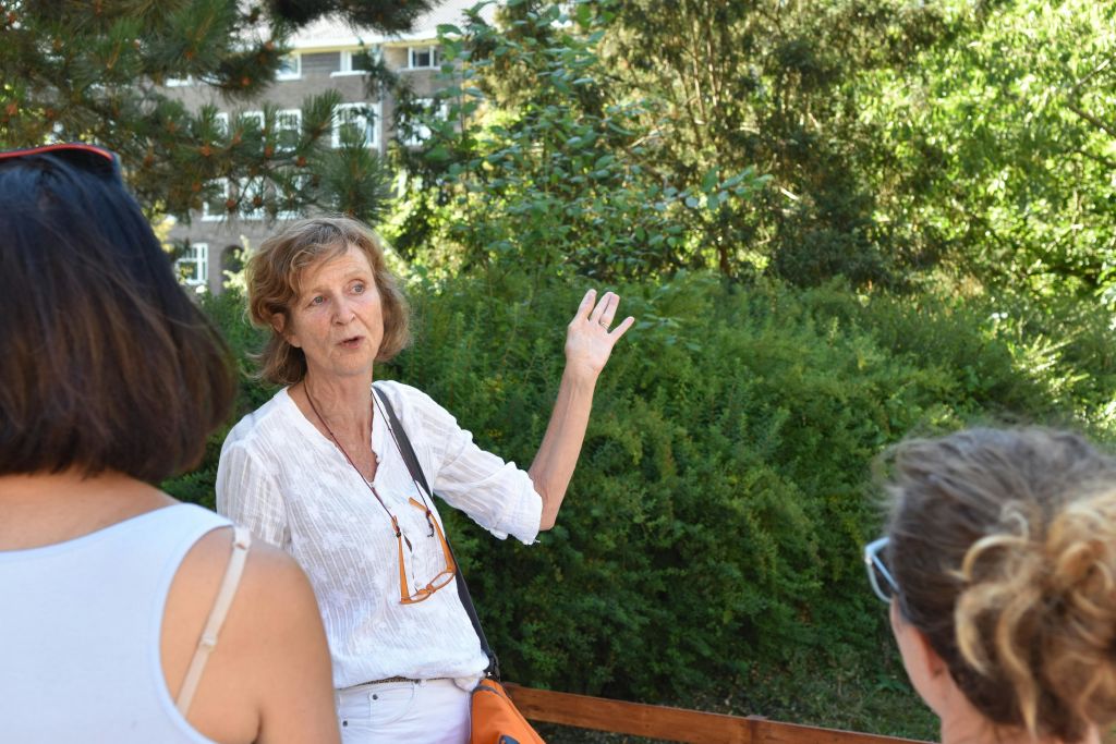 투어 가이드 Eveline