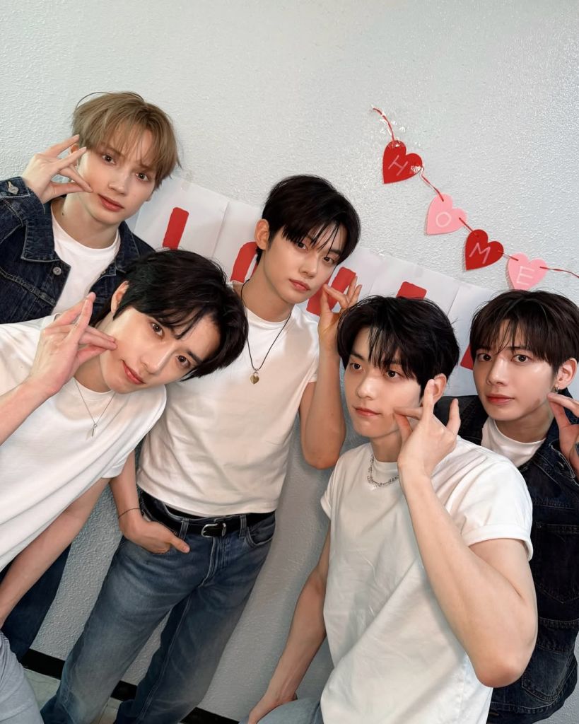 TXT The Star Chapter: TOGETHER POP-UP Thumbnail