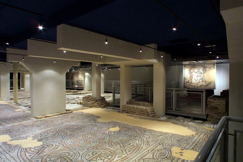 도무스의 바닥에 있는 모자이크