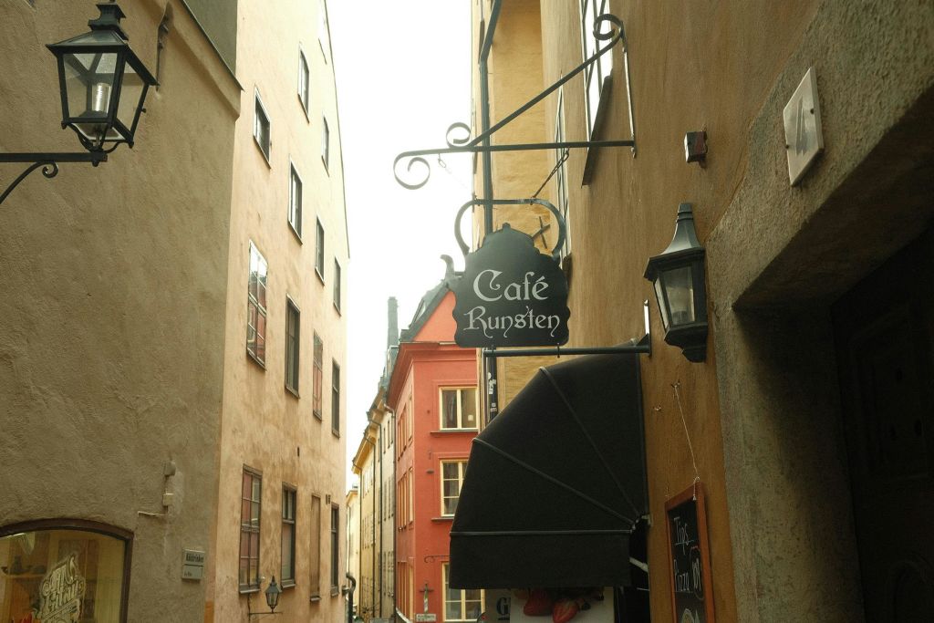 구시가지의 커피숍