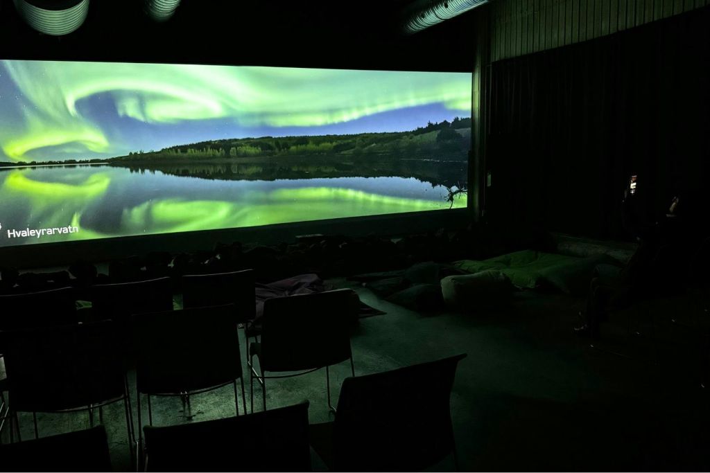 영화관에서 휴식 즐기기