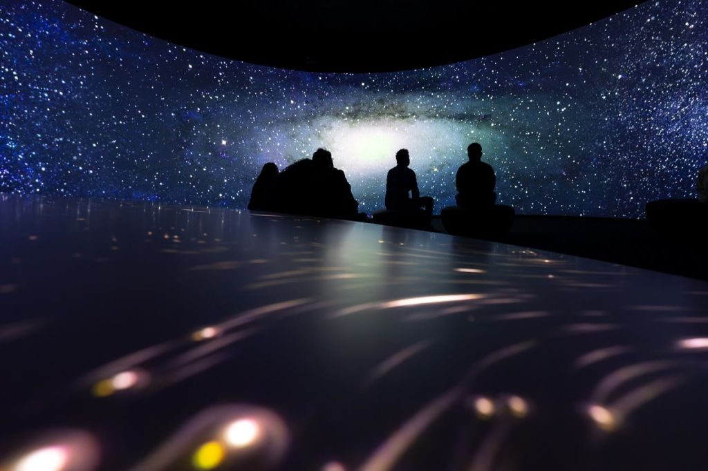 샴페인으로 떠나는 몰입 여행