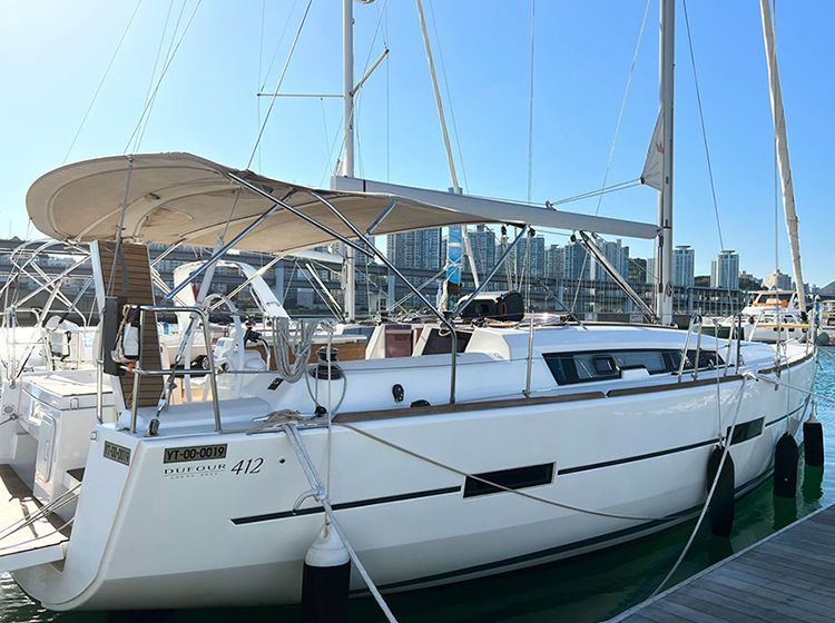 [Busan] Haeundae Marin city Private Yacht Rental