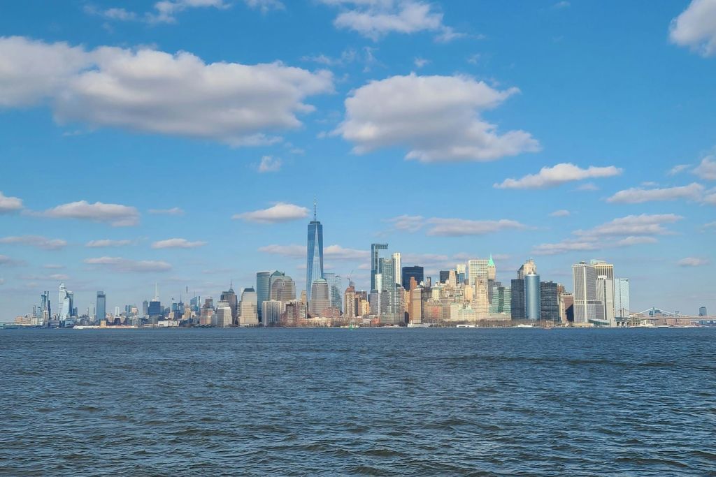 뉴욕항에서 바라보는 로어맨해튼의 파노라마 전망