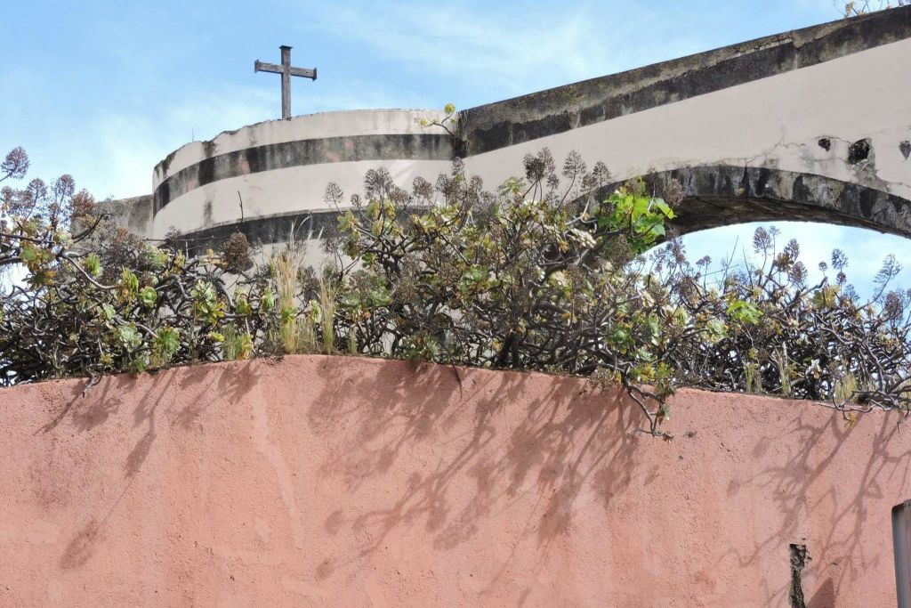 투어 중 정육면체와 방앗간 아치 상세 정보