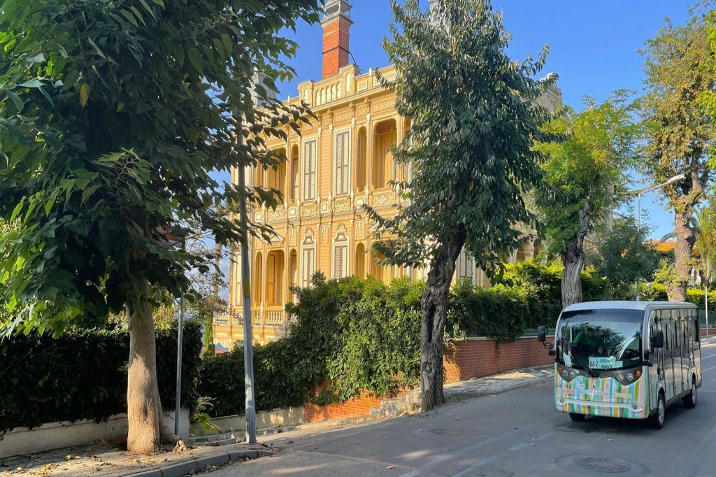 섬에서 즐기는 에코 관광 차량 투어!